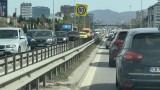 Кола се запали на бул. "Цариградско шосе" в София