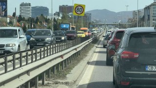 Кола се запали на столичния булевард Цариградско шосе предаде БТА Сигналът за инцидента