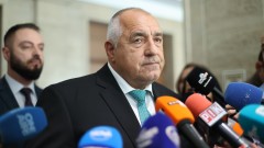 Борисов: Радев непрекъснато лети и не може да кацне