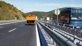 Завършиха ремонтите в платното в посока София на виадукта при