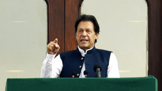 Бившият премиер Имран Хан предупреди правителството на Пакистан да насрочи