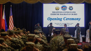 Филипините и Съединените щати стартираха днес най мащабните си съвместни военни