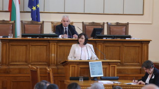 Борисов дойде в НС да успокоява социалисти и патриоти
