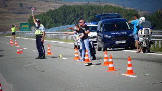 Моторист без книжка е тежко пострадал след сблъсък с кола в София