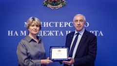 Министър Весела Лечева се срещна с президента на Международната федерация по хокей на лед 