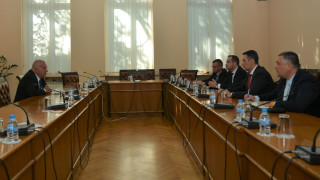 Министрите на транспорта и съобщенията Георги Гвоздейков и на вътрешните