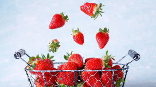 Отново сме в сезона на ягодите и признаваме си можем