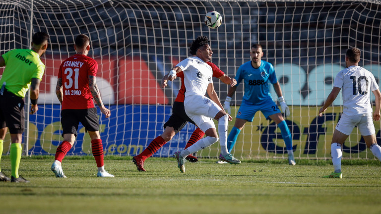 Локомотив (София) - Хебър 0:0, равенство на почивката