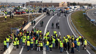 Колони от трактори затрудниха движението около испанската столица в сряда