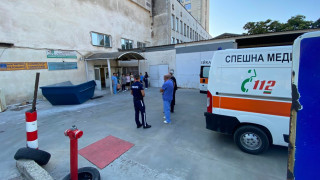 Медицински сестри фелдшери шофьори на линейки и санитари от центровете