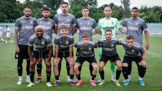 Вицешампионът на Кипър АПОЕЛ Никозия с Георги Костадинов в