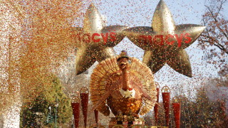 Колоритни образи и любими герои се завърнаха в небето над