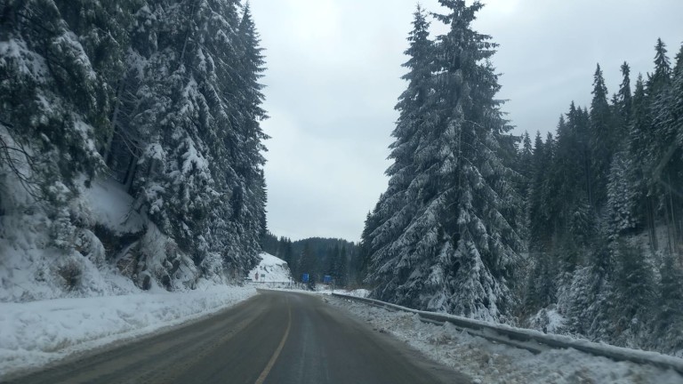 АПИ съветва да се тръгва на път с автомобили, подготвени за зимни условия