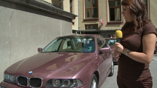 Армията пуска на търг розовите BMW-та 