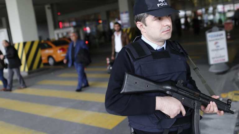 Турция отстрани от длъжност 1 218 служители на жандармерията