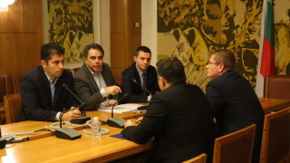 Тук сме за да решаваме задачите за които са ни