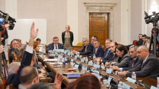 Здравната комисия в парламента извика министъра на здравеопазването Христо Хинков