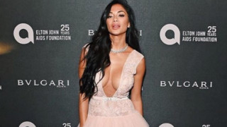 Никол Шерцингер с нова дива прическа