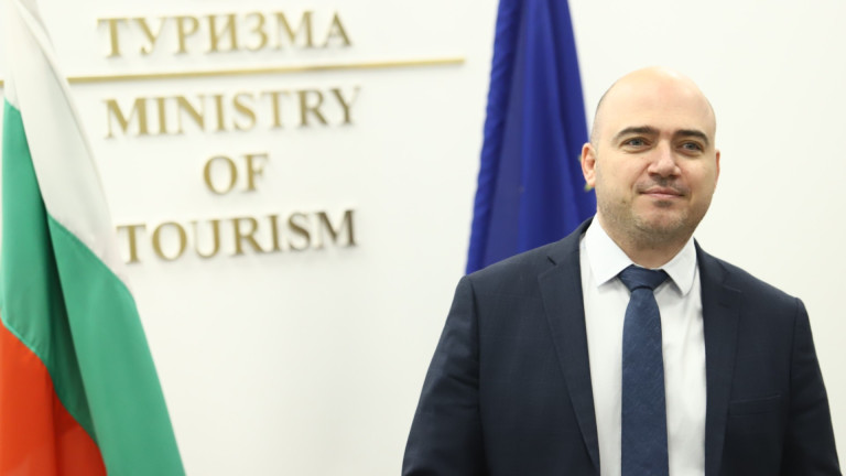 Министърът на туризма тръгва по училищата да привлича млади кадри