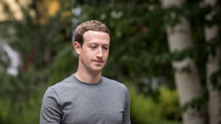 Зукърбърг се извини на света за Facebook