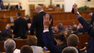 Социалният етикет и проевропейският поглед са били лицемерие важна им