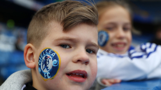 Арсенал е продал близо 4 000 а Челси едва около