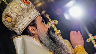 Днес се извършва чудно и преславно тайнство обновява се