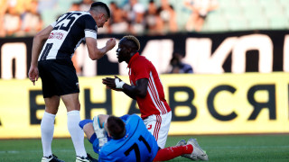 Централният защитник на Локомотив Пловдив Лукас Масоеро изчетка сериозно