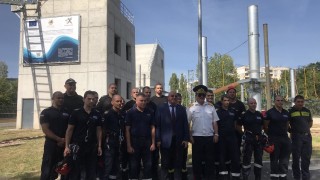 Пожарникарите в страната все още са на терен по