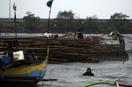 Тайфунът „Хагупит” взе 27 жертви във Филипините