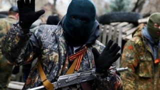 Сепаратистите в Донбас обучават деца във военни лагери