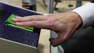 Свобода на придвижване? Европа иска въвеждането на граничен контрол с пръстов отпечатък