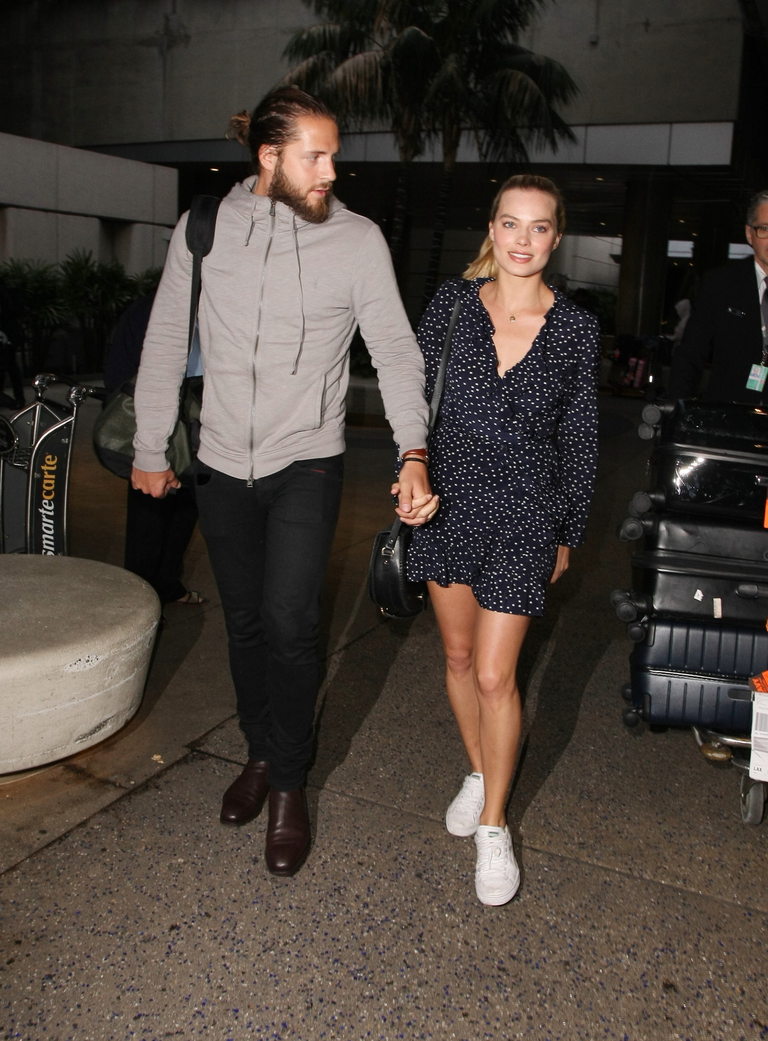 Марго Роби и брачният партньор й Том Акърлев са набори