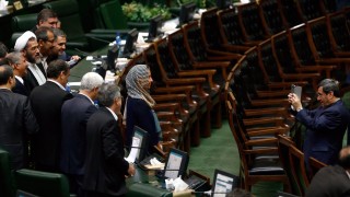 Членове на иранския парламент са атакувани заради странното си поведение