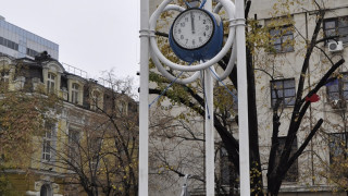 Мълнии поразиха Градския часовник в Бургас и причиниха два пожара в Момчилград