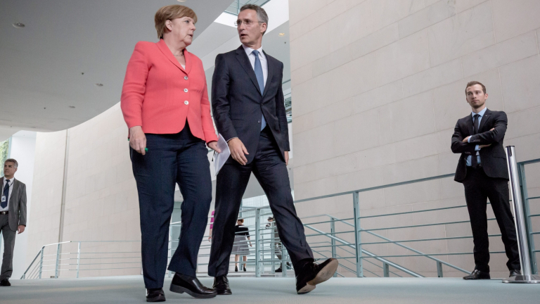 Заплахата от изток и юг – акцент на срещата на върха на НАТО, обяви Меркел