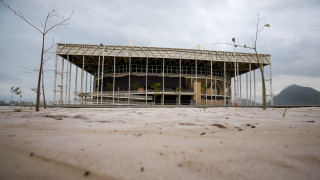Непалски работник издъхна на строеж на стадион за Световното първенство