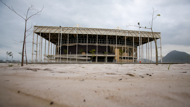 Работник на стадион за Мондиал 2022 почина