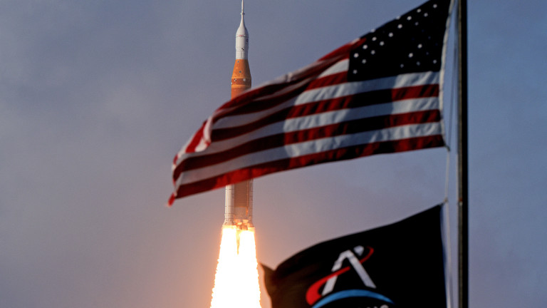 54 години след Аполо 17 - Artemis II изпрати хора към Луната