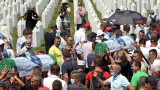  25 година от клането в Сребреница - погребаха останките на още девет мъже 