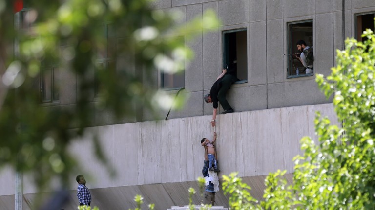 Петима от терористите от Техеран били част от "Ислямска държава"