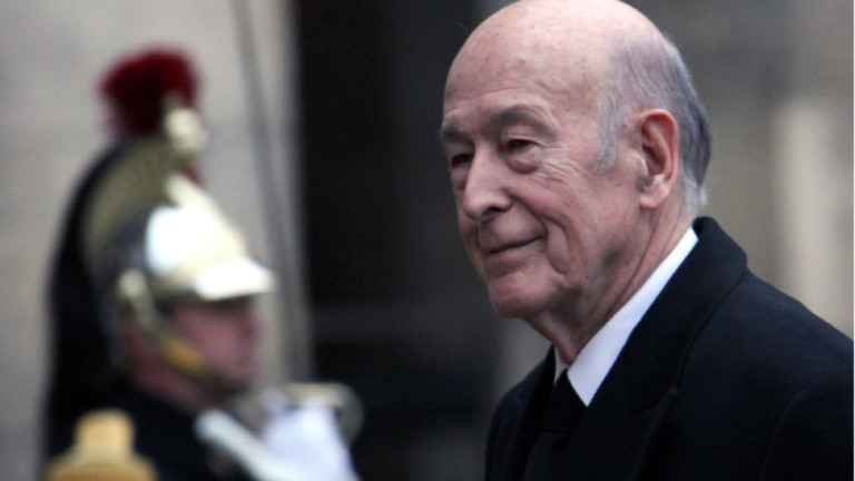 Почина Жискар д'Естен