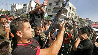 Хиляди протестират за заплати в Газа