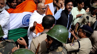 Водещият борсов индекс в Индия NIFTY 50 се срина