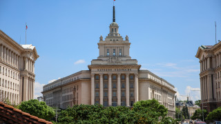 Политологът Даниел Смилов заяви че естественото място на ПП ДБ в