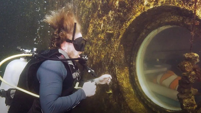 Учен подобри световния рекорд за живот под вода, след като