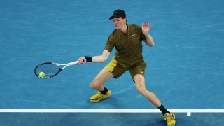 Фаворитът за титлата на Australian Open Яник Синер продължава напред в
