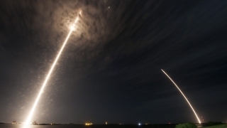 SpaceX успешно приземи ракета Falcon 9 след извеждане на японски сателит