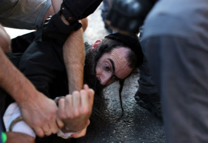 Шестима ранени при нападение на гей парада в Йерусалим 