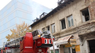 Пожар избухна в сграда в Благоевград съобщава БНТ Огънят е тръгнал